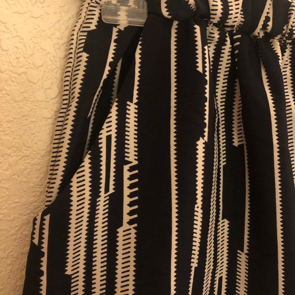 Tyche Boutique Contemporary Shorts - Picture 4 of 5